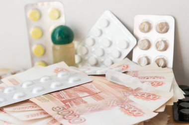 Hap ve uyuşturucu büyük Rus parası ile masaya yalan