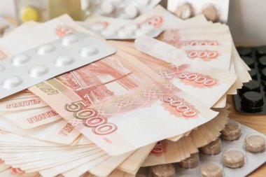 Hap ve uyuşturucu büyük Rus parası ile masaya yalan