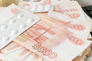 Hap ve uyuşturucu büyük Rus parası ile masaya yalan