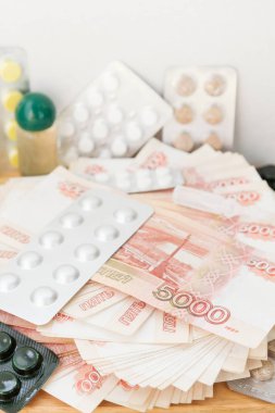 Hap ve uyuşturucu büyük Rus parası ile masaya yalan