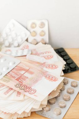 Hap ve uyuşturucu büyük Rus parası ile masaya yalan