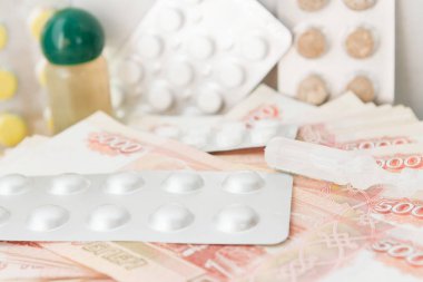 Hap ve uyuşturucu büyük Rus parası ile masaya yalan