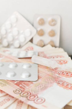 Hap ve uyuşturucu büyük Rus parası ile masaya yalan