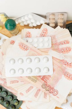 Hap ve uyuşturucu büyük Rus parası ile masaya yalan