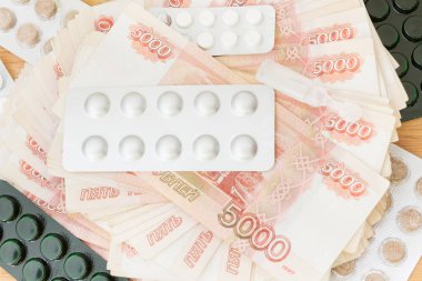 Hap ve uyuşturucu büyük Rus parası ile masaya yalan