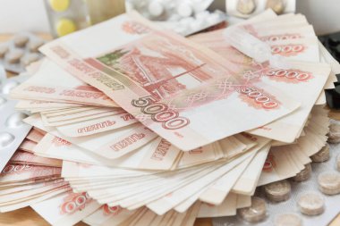 Hap ve uyuşturucu büyük Rus parası ile masaya yalan