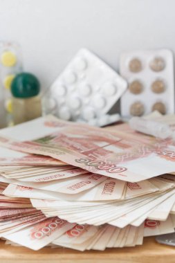 Hap ve uyuşturucu büyük Rus parası ile masaya yalan