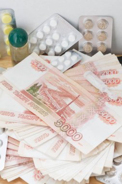 Hap ve uyuşturucu büyük Rus parası ile masaya yalan