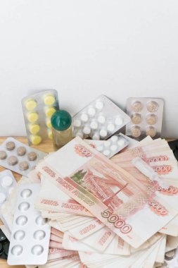 Hap ve uyuşturucu büyük Rus parası ile masaya yalan