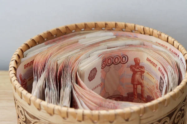 Big Russian Money Lies Wooden Wicker Box — Stock Photo, Image