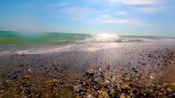 Vlny Běží Pláži Létě Slunečného Dne — Stock video