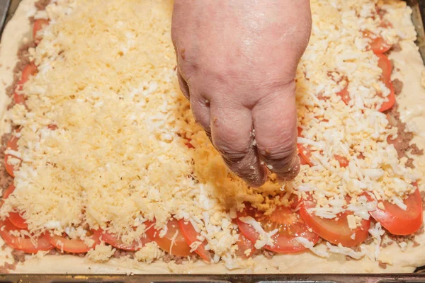 Matlagning Pizza Paj Med Kött Och Grönsaker Ost — Stockfoto