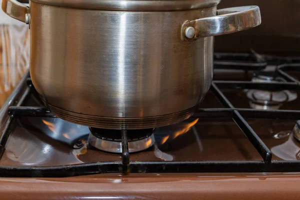 Casserole Est Faite Métal Debout Sur Poêle Gaz — Photo