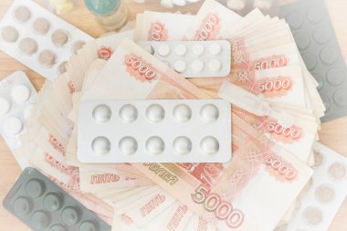 Hap ve uyuşturucu büyük Rus parası ile masaya yalan