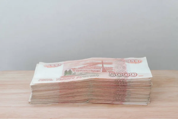 Stor Stack Ryska Pengar Sedlar Fem Tusen Rubel Liggande Ett — Stockfoto