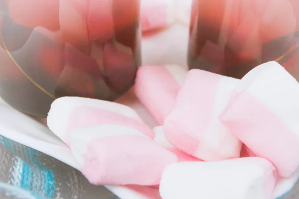 Malvavisco Blanco Rosa Plato Con Dos Tazas — Foto de Stock