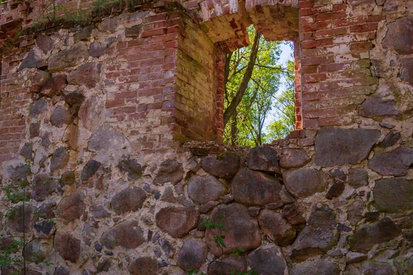 Ancien Bâtiment Détruit Briques Pierres Dans Forêt — Photo