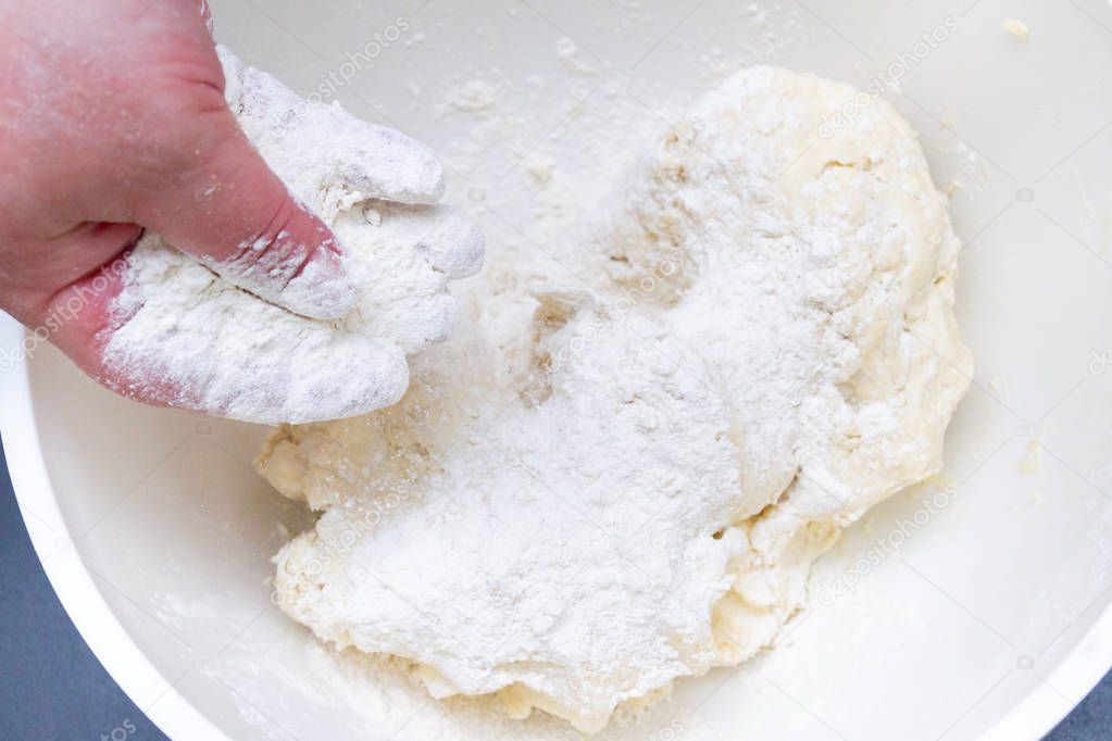 Mixing in a bowl of dough for the preparation of cottage cheese 