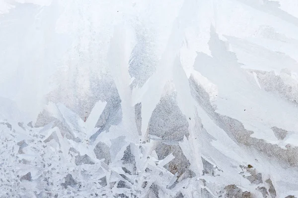 Padrões gelados em uma caixa de gelo congelada no início da manhã — Fotografia de Stock