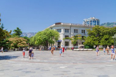 Yalta şehri, Kırım 02 Temmuz 2019. Yazın güneşli bir günde Yalta şehrinin seti