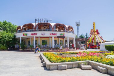 Yalta şehri, Kırım 02 Temmuz 2019. Yazın güneşli bir günde Yalta şehrinin seti