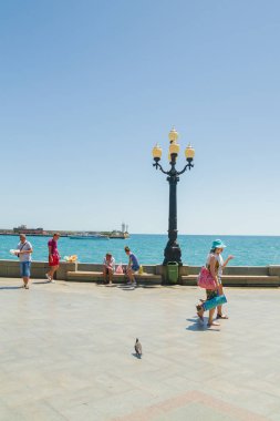 Yalta şehri, Kırım 02 Temmuz 2019. Yazın güneşli bir günde Yalta şehrinin seti