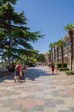 Yalta şehri, Kırım 02 Temmuz 2019. Yazın güneşli bir günde Yalta şehrinin seti
