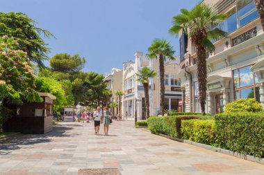 Yalta şehri, Kırım 02 Temmuz 2019. Yazın güneşli bir günde Yalta şehrinin seti