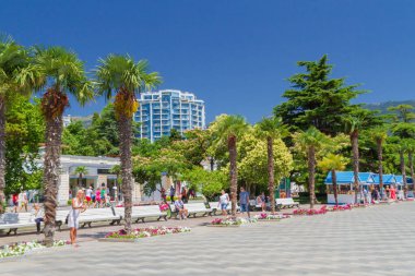 Yalta şehri, Kırım 02 Temmuz 2019. Yazın güneşli bir günde Yalta şehrinin seti
