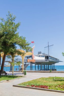 Yalta şehri, Kırım 02 Temmuz 2019. Yazın güneşli bir günde Yalta şehrinin seti