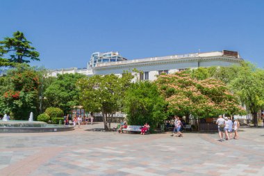 Yalta şehri, Kırım 02 Temmuz 2019. Yazın güneşli bir günde Yalta şehrinin seti