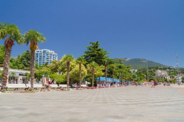 Yalta şehri, Kırım 02 Temmuz 2019. Yazın güneşli bir günde Yalta şehrinin seti