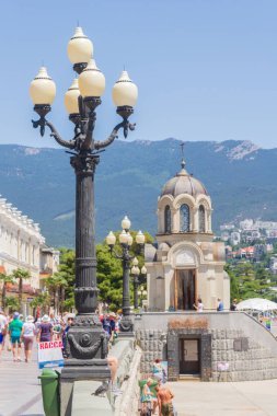 Yalta şehri, Kırım 02 Temmuz 2019. Yazın güneşli bir günde Yalta şehrinin seti