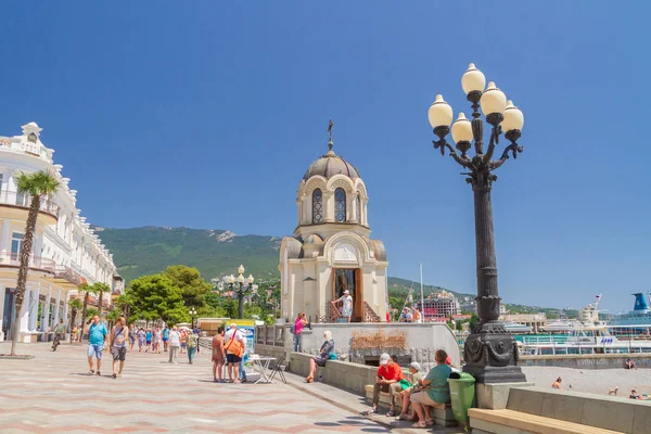 Yalta şehri, Kırım 02 Temmuz 2019. Yazın güneşli bir günde Yalta şehrinin seti