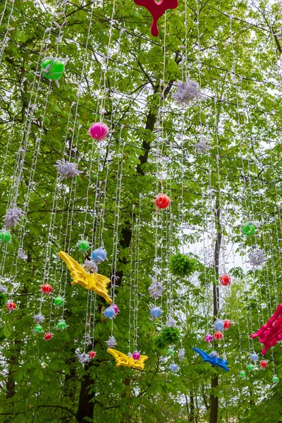 Beautiful installation of hanging colorful butterflies and ornam — Stock Photo, Image