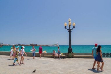 Yalta şehri, Kırım 02 Temmuz 2019. Yazın güneşli bir günde Yalta şehrinin seti