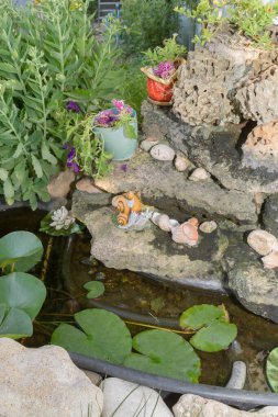 Bir salyangoz ile bir çeşme şeklinde Peyzaj dekorasyon ve 