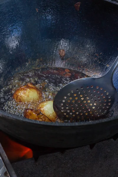 Főzés Pilaf Egy Üstben Grill Kívül Nyáron — Stock Fotó