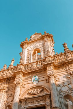 Lecce, Puglia - 11 Ağustos 2025: Tarih merkezindeki Lecce Katedrali 'nin ana cephesi
