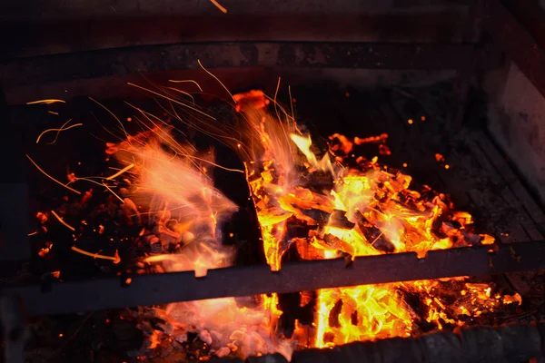 Asfixiantes Cenizas Una Hoguera Textura Brasas Rojas Naranjas Incandescentes Fondo —  Fotos de Stock