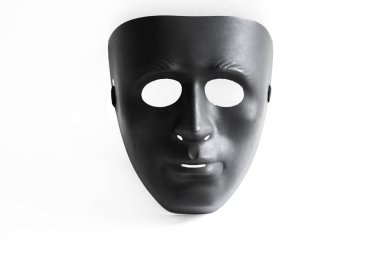 İzole beyaz arka plan üzerinde siyah plastik maske