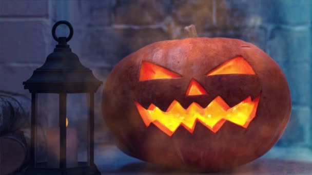 Halloween citrouille et lampe. Tête effrayante de citrouille en enfer flammes de feu — Video