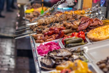 Sokak gıda et sebze salata üstünde belgili tanımlık sayaç