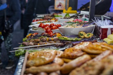 Sokak gıda et sebze salata üstünde belgili tanımlık sayaç
