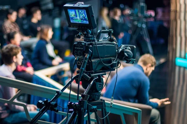 TV kamera bir konser salonu.