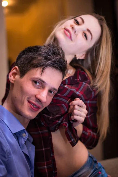 Mann Mit Hübscher Frau Glückliches Paar Sehr Enges Gesicht Mädchen — Stockfoto