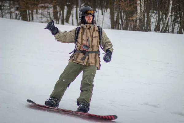 Snowboardzista Jeździ Zboczu Góry Snow Zima — Zdjęcie stockowe