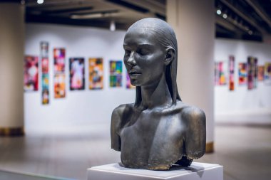 Bir kadın Heykel Müzesi büstü