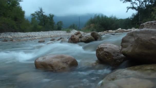 Mountain River Rochas Guam Gorge — Vídeo de Stock