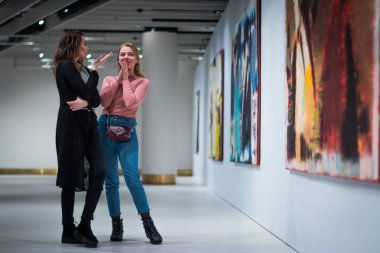 iki kız modern sanat Galerisi resimlerinde tartışmak